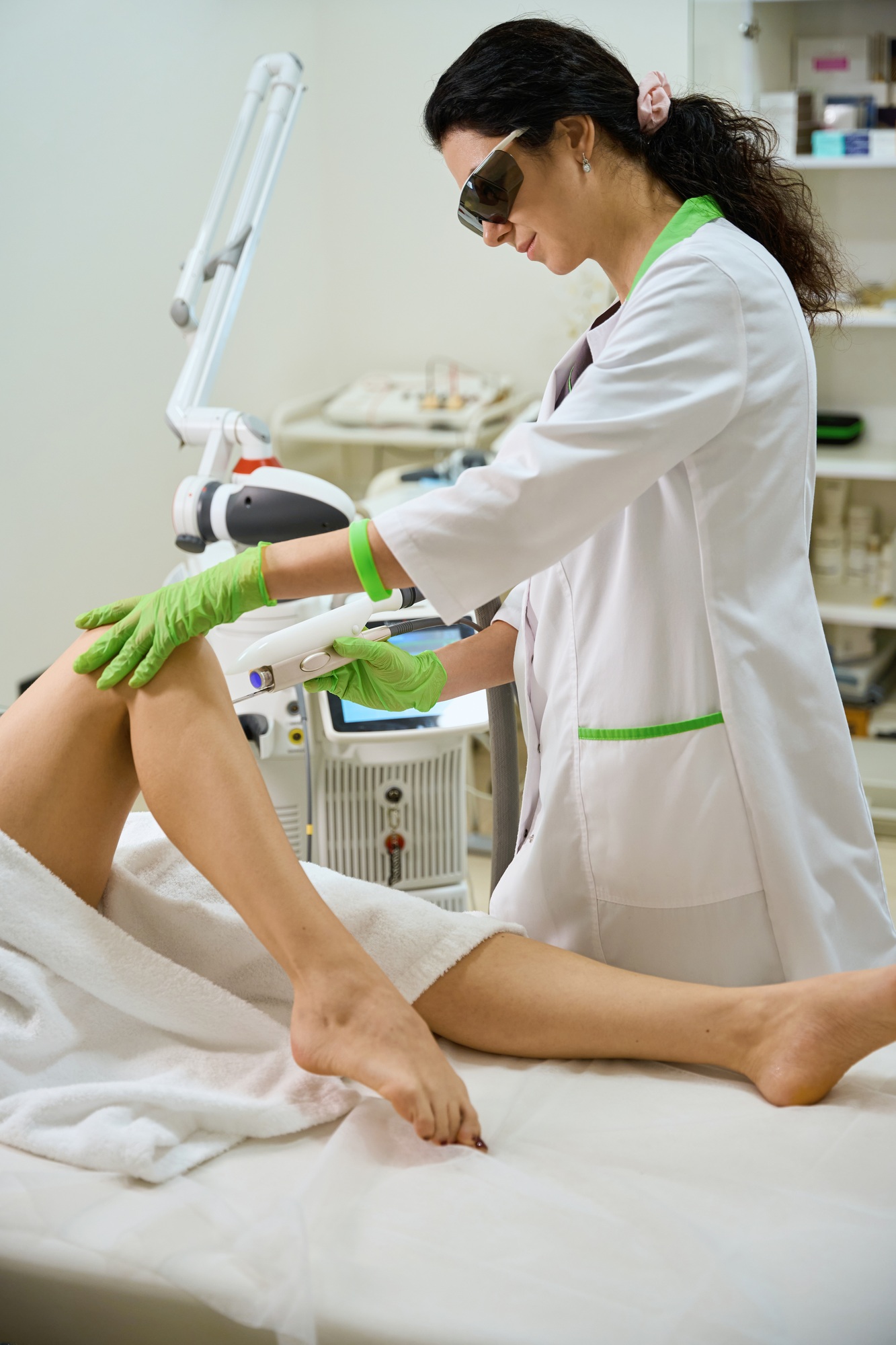 Doctor performs a procedure for treating the vaginal walls of a patient